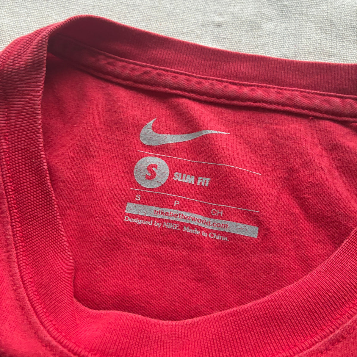 Nike Manchester United Red Graphic T-Shirt Size S - Image 4
